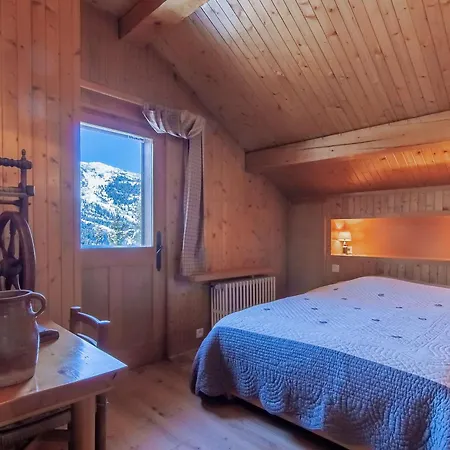 Chalet Familial 10 Pieces A Meribel, Proche Des Pistes, Avec Cheminee Et Terrasse, 12 Personnes - Fr-1-180-625