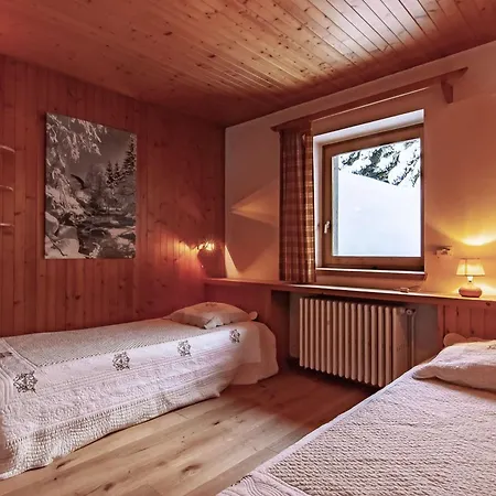 Chalet Familial 10 Pieces A Meribel, Proche Des Pistes, Avec Cheminee Et Terrasse, 12 Personnes - Fr-1-180-625