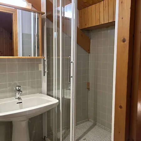 Chalet Familial 10 Pieces A Meribel, Proche Des Pistes, Avec Cheminee Et Terrasse, 12 Personnes - Fr-1-180-625